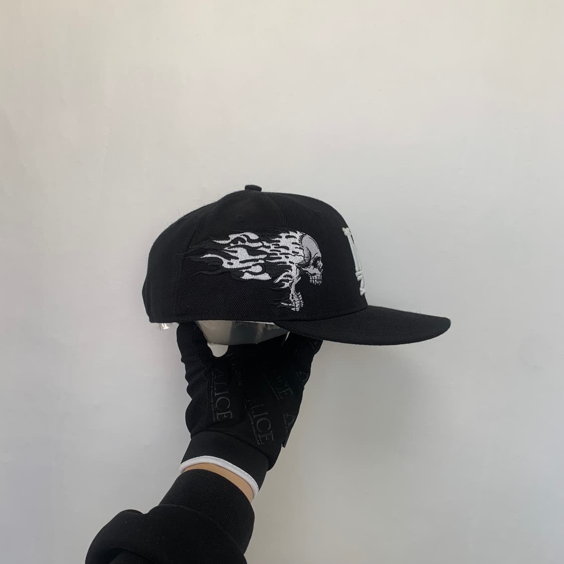 Felicity 검정색 BONE LA 엔젤스 피티드 캡 자수 새상품 상품이미지3