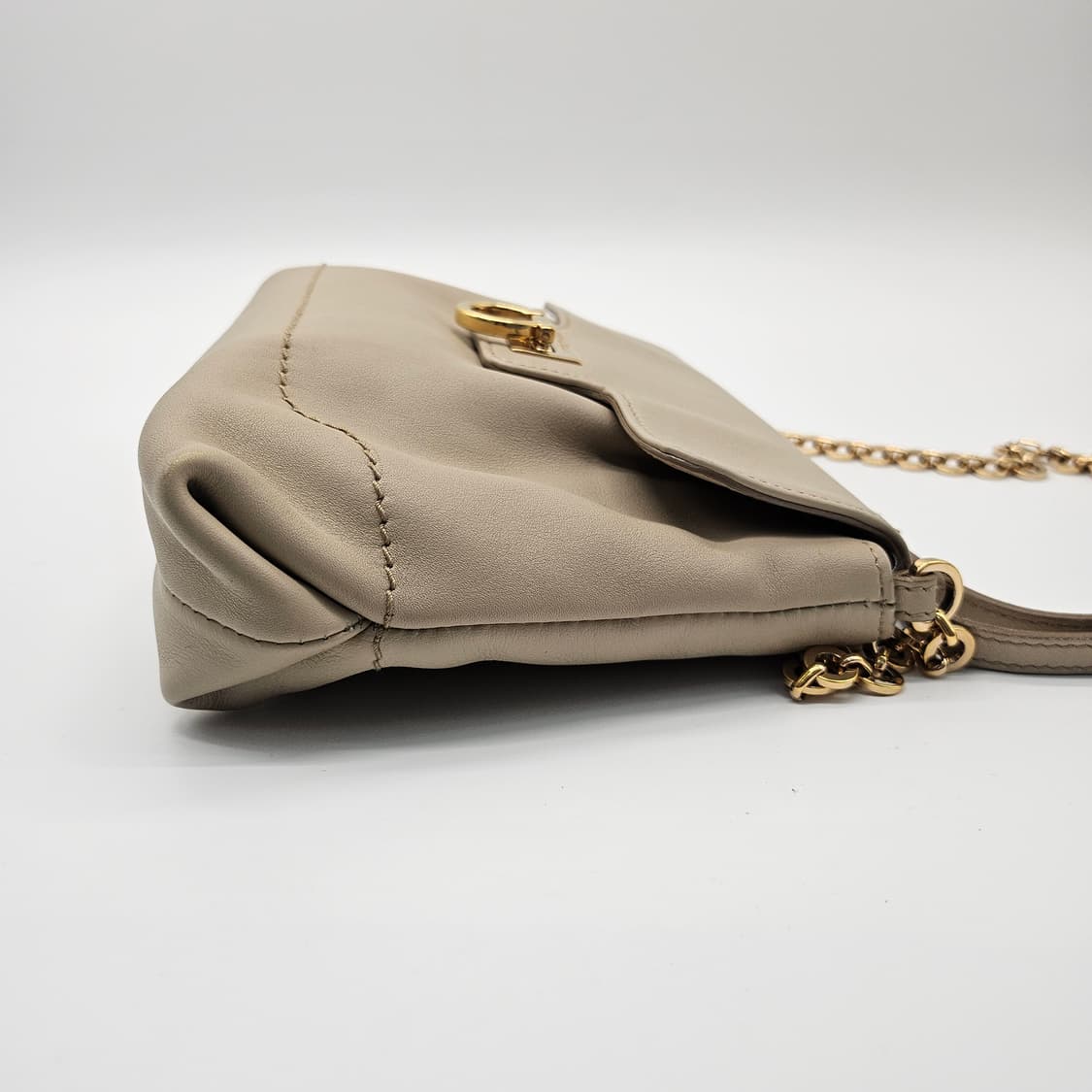 정품 페라가모 플랩 체인 크로스 숄더백 상품이미지4