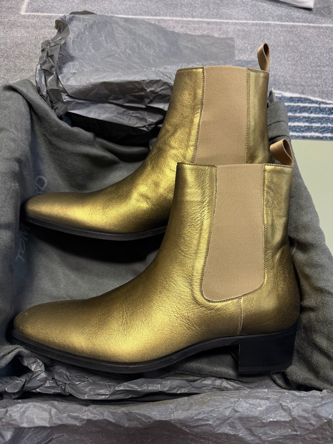 TOM FORD 톰 포드 메탈릭 가죽 첼시 부츠 골드 상품이미지1