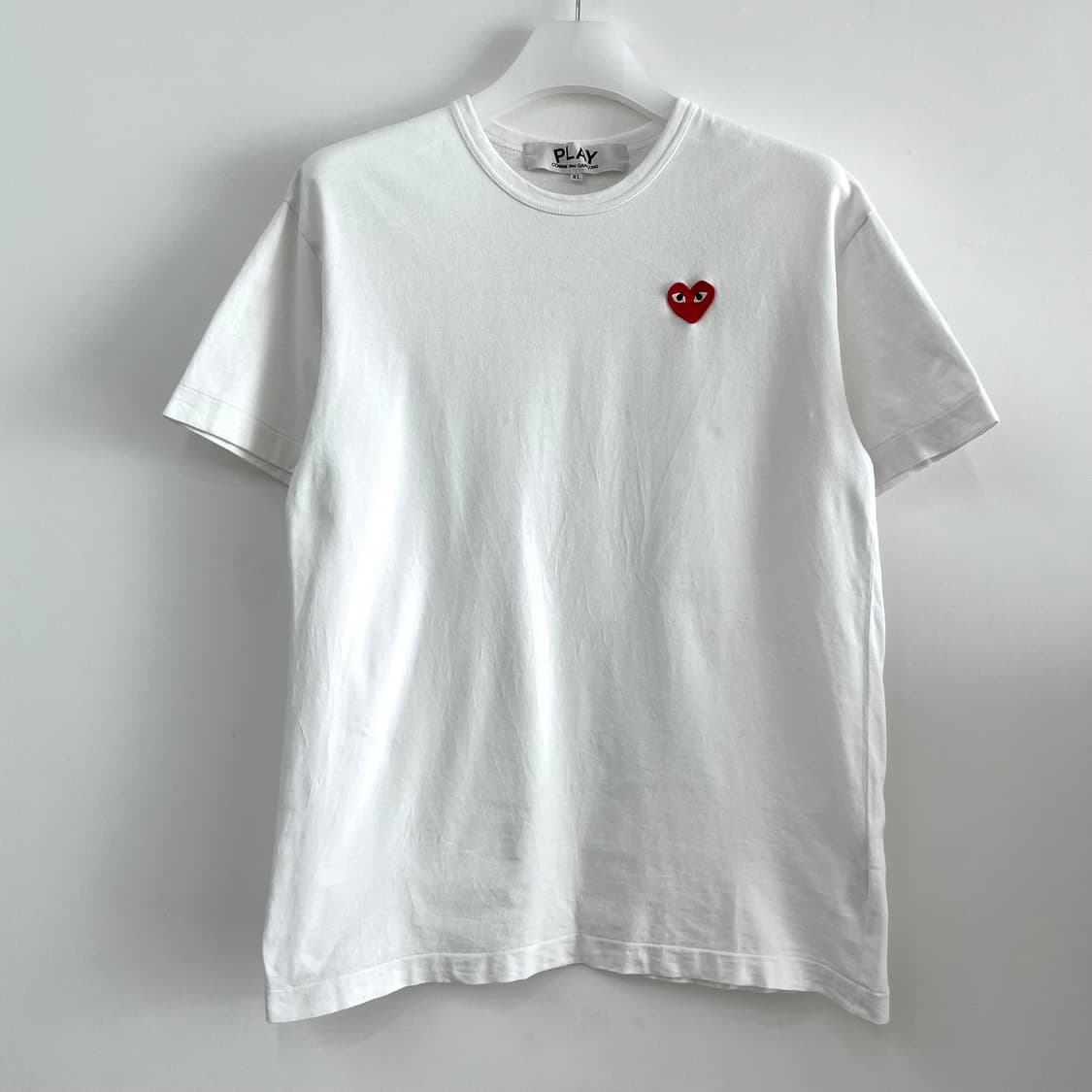 꼼데가르송 플레이 레드 하트 와펜 화이트 반팔 티셔츠 상품이미지2