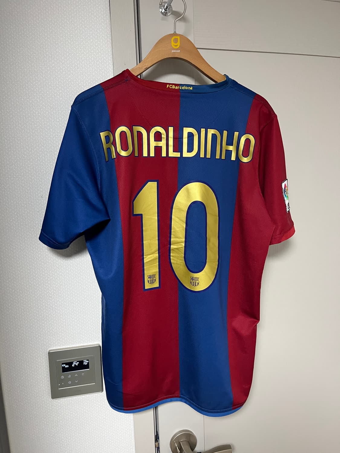 06-08 바르셀로나 홈 No.10 호나우지뉴 상품이미지2