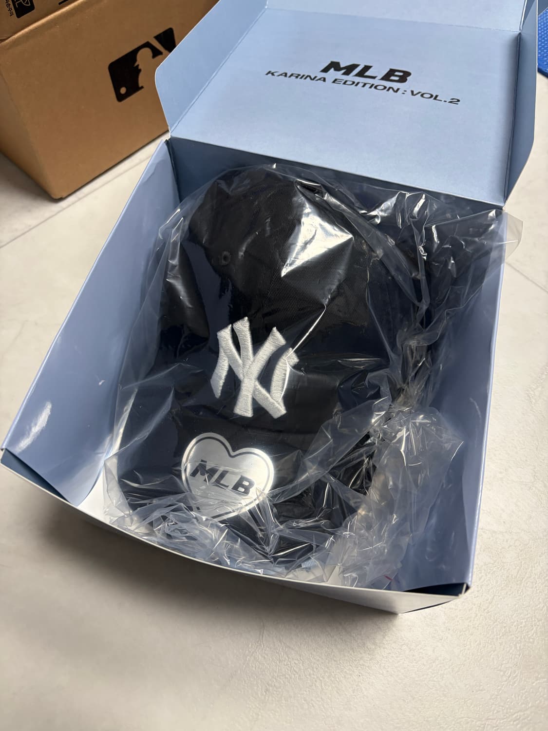 MLB x 카리나 시그니처 언스트럭쳐 볼캡 블랙 상품이미지4