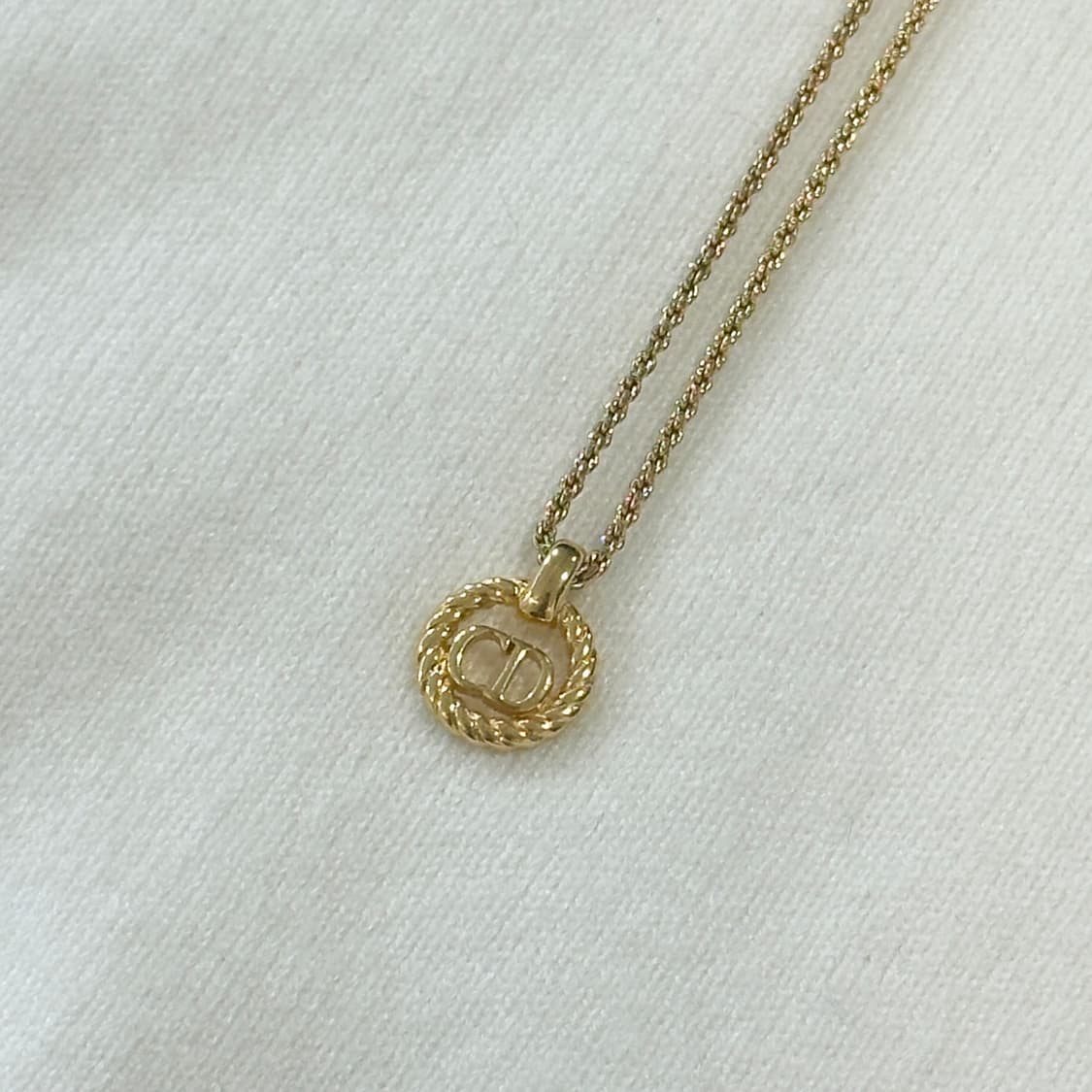디올 CD 로고 서클 목걸이  ⭐️653 상품이미지1
