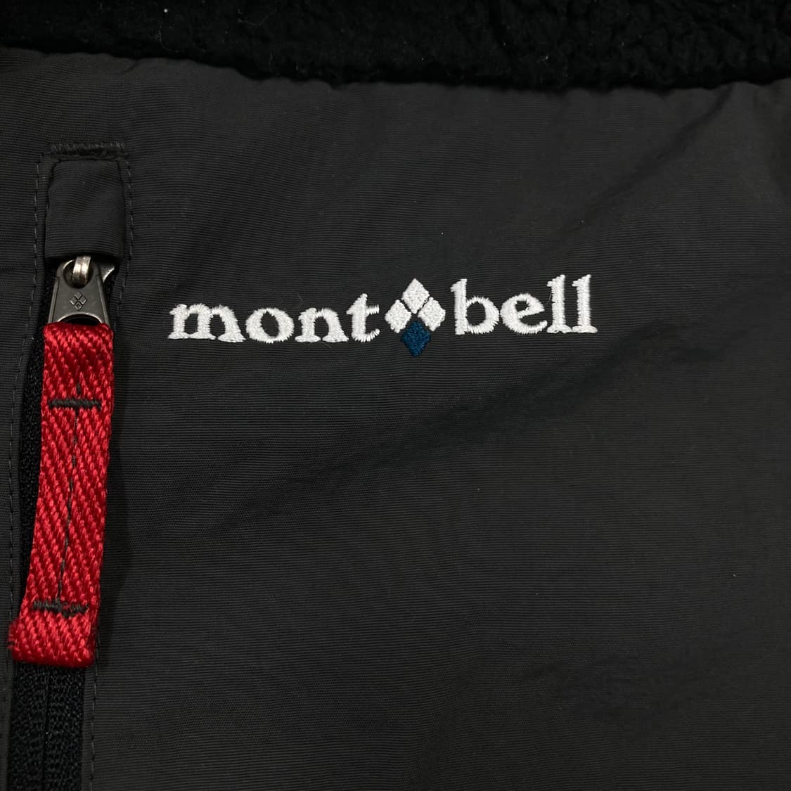 몽벨 스몰 로고 블랙 쉐르파 자켓 상품이미지2