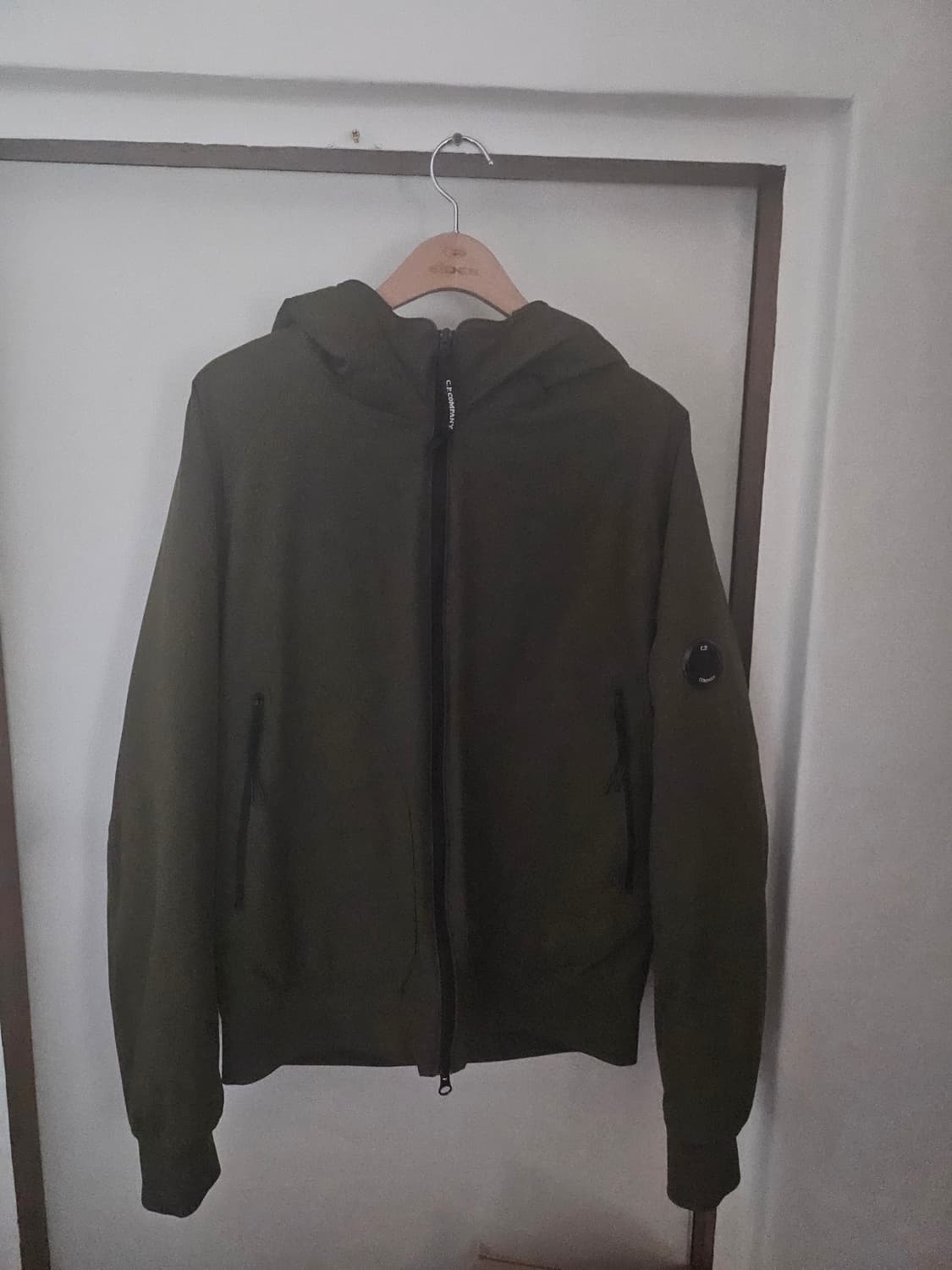 cp컴퍼니 경량패딩 올리브카키 52사이즈(105) 상품이미지1