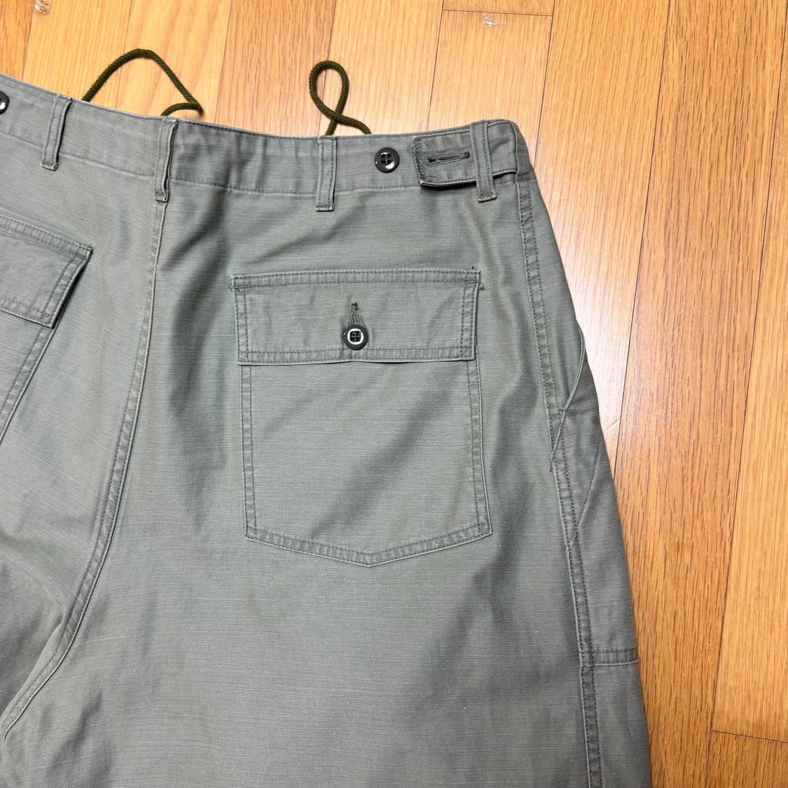 니들스 백사틴 벌룬 베이커팬츠 상품이미지6