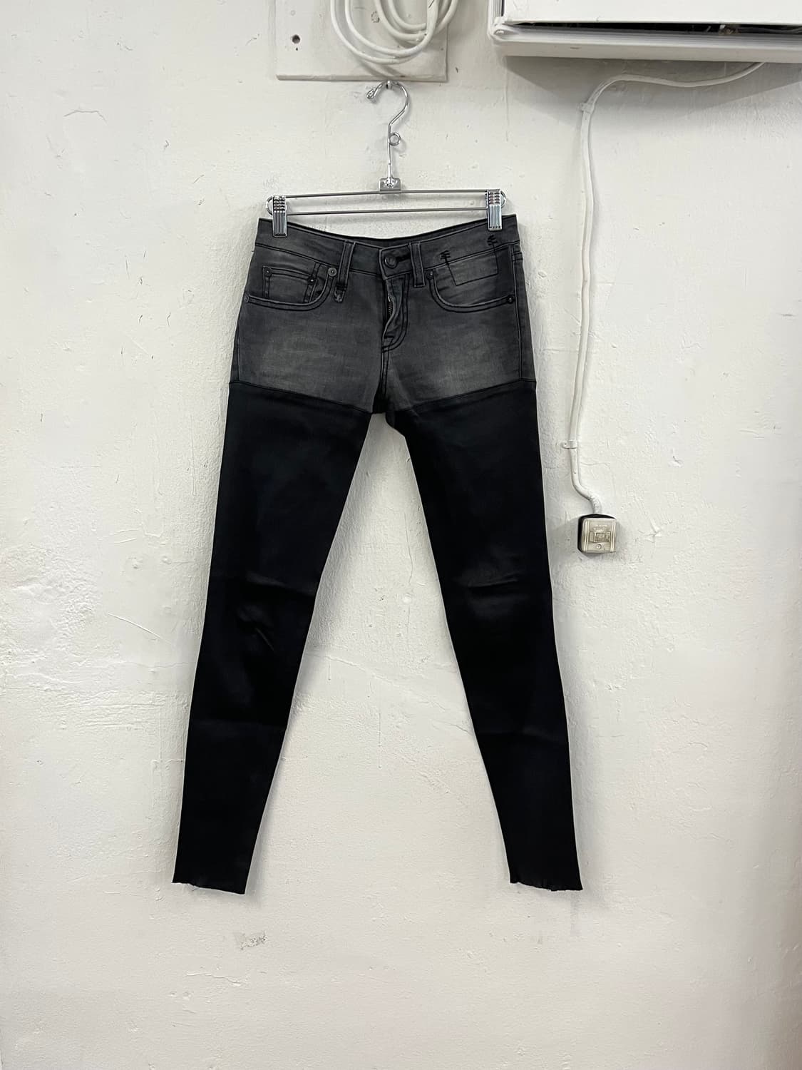 R13 챕스 레더 데님 팬츠 상품이미지1