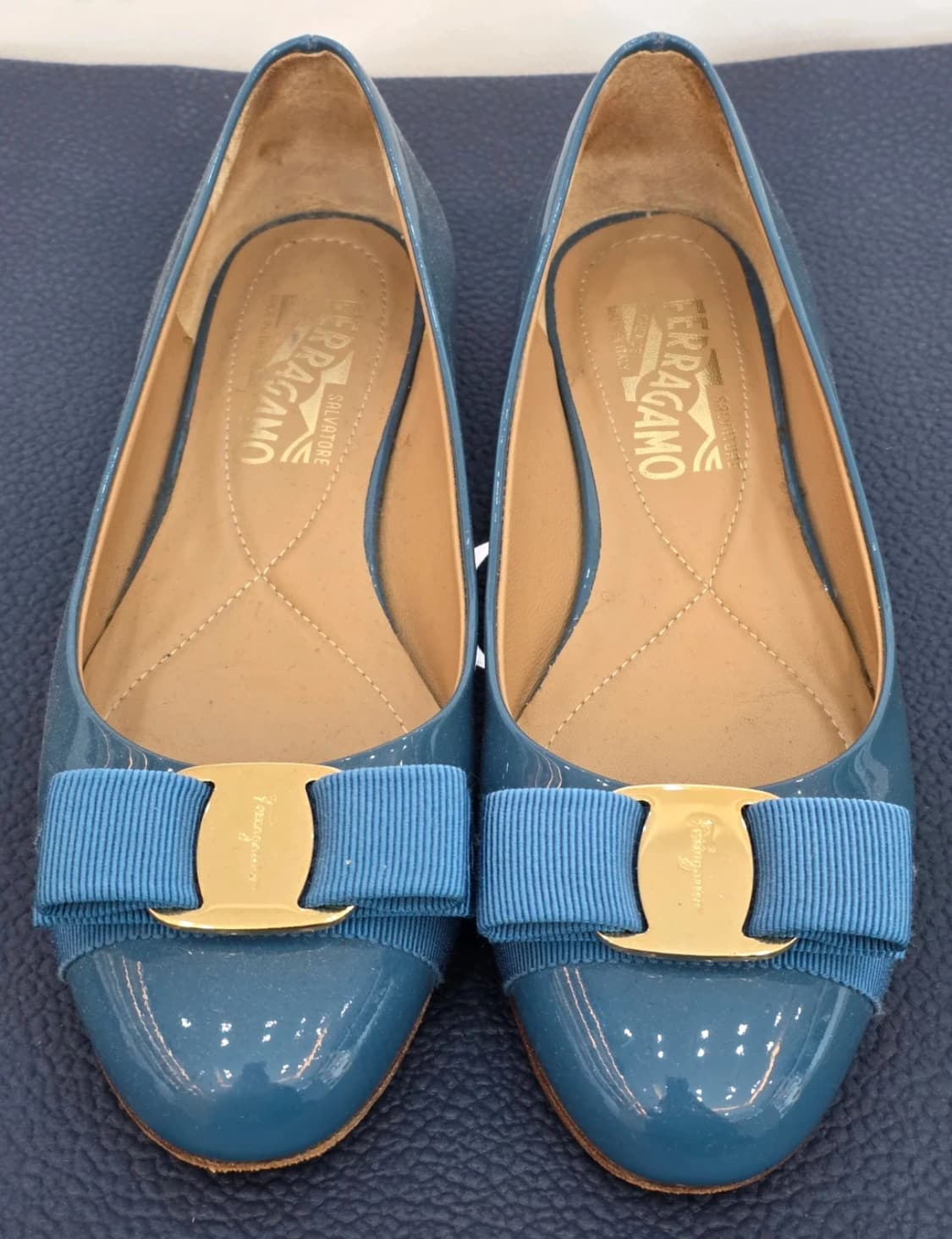 페라가모 Ferragamo 바라페이턴트 레더 플랫슈즈 블루  상품이미지2