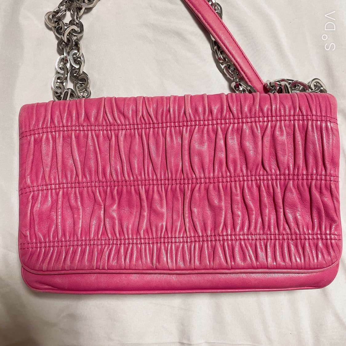 프라다 핑크 셔링 체인 숄더백 상품이미지4