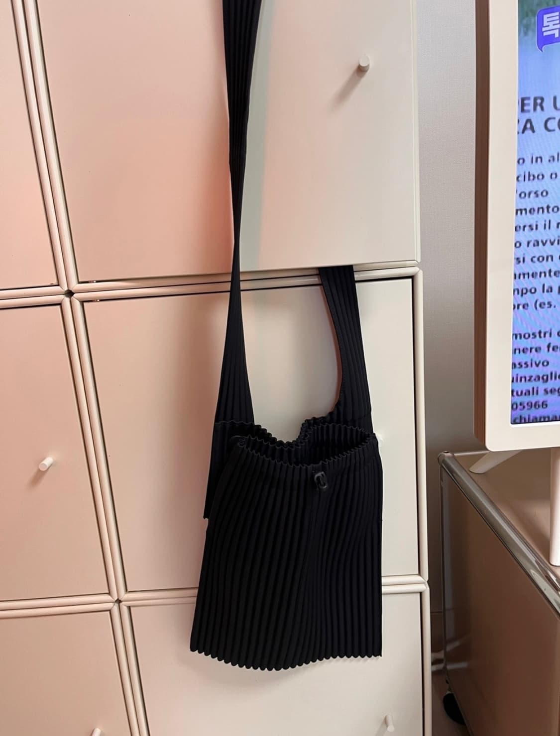 이세이미야케 포켓 백 미디움 상품이미지5