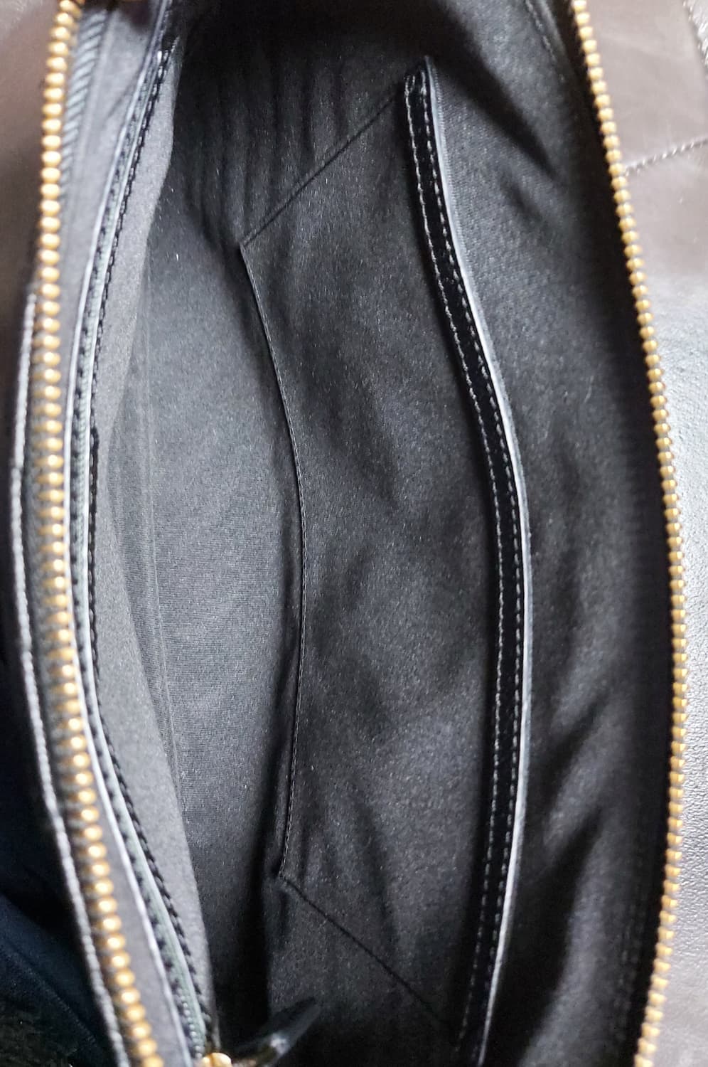 루이까또즈 L 퀼팅 라지 클러치백 블랙

 상품이미지6