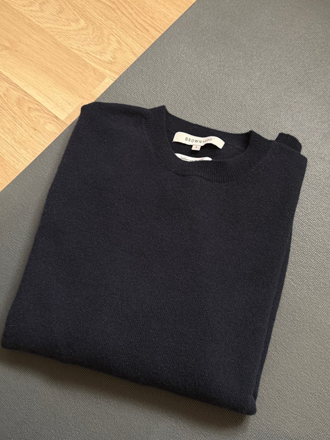 브라운 야드 크루넥 스웨터 판매합니다. (다크 네이비 / 4size) 상품이미지4