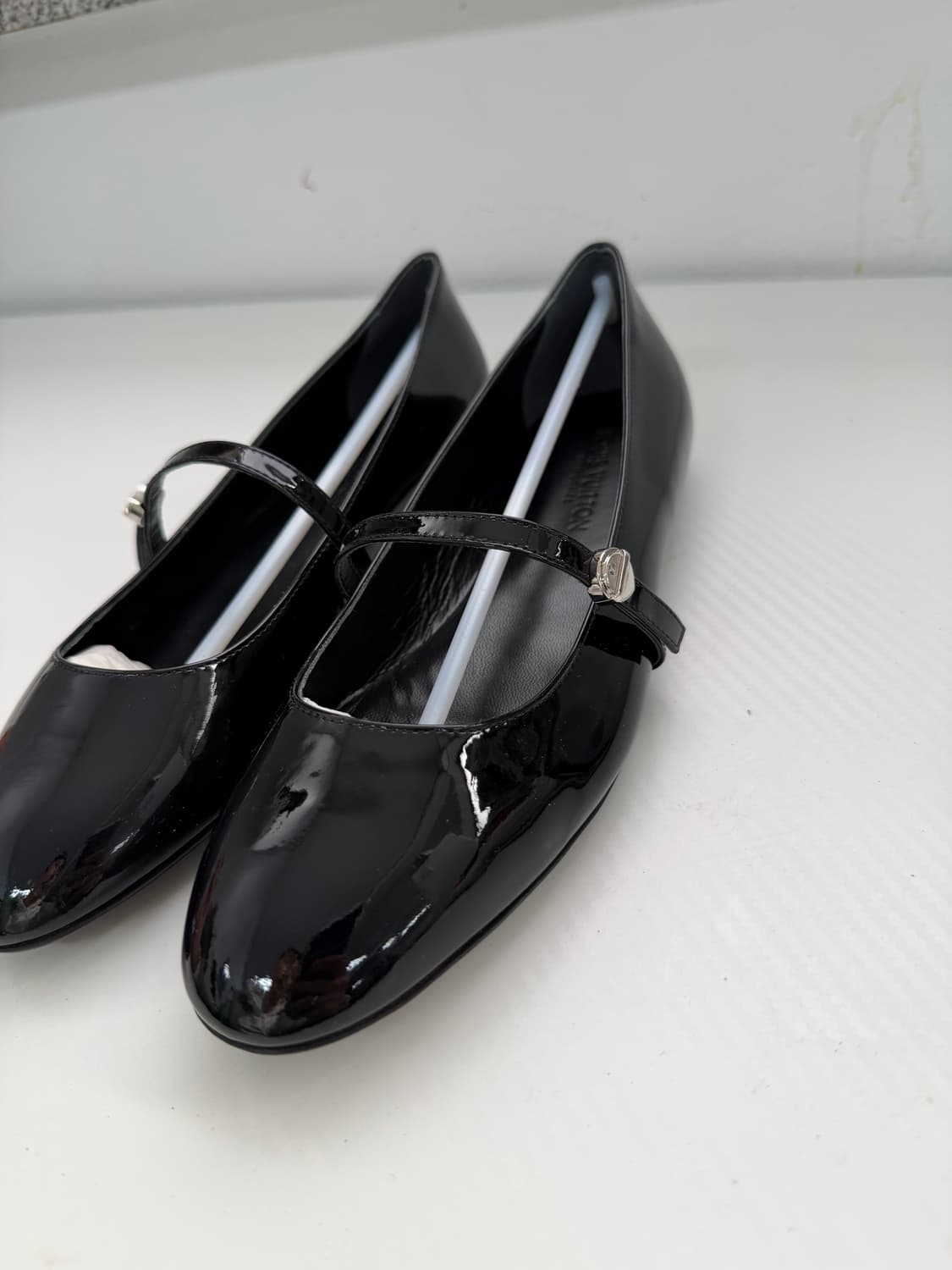 새제품) 루이비통 정품 에나멜 메리제인 플랫 슈즈 37.5 상품이미지2