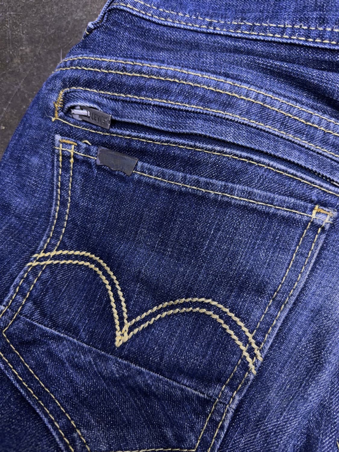 리바이스 511 슬림핏 지퍼 디테일 절개 딥인디고 데님팬츠 32 상품이미지9