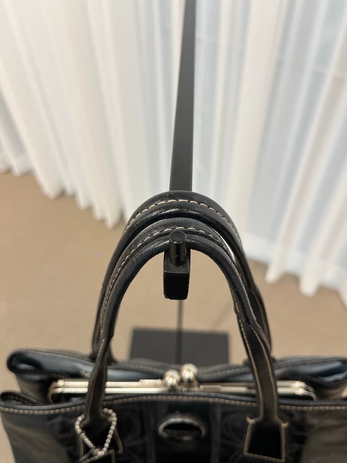 Coach Black Enamel Bag 상품이미지7