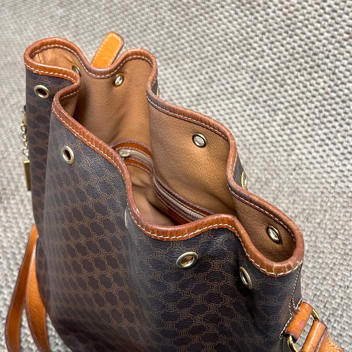 셀린느 마카담 버킷백 상품이미지6