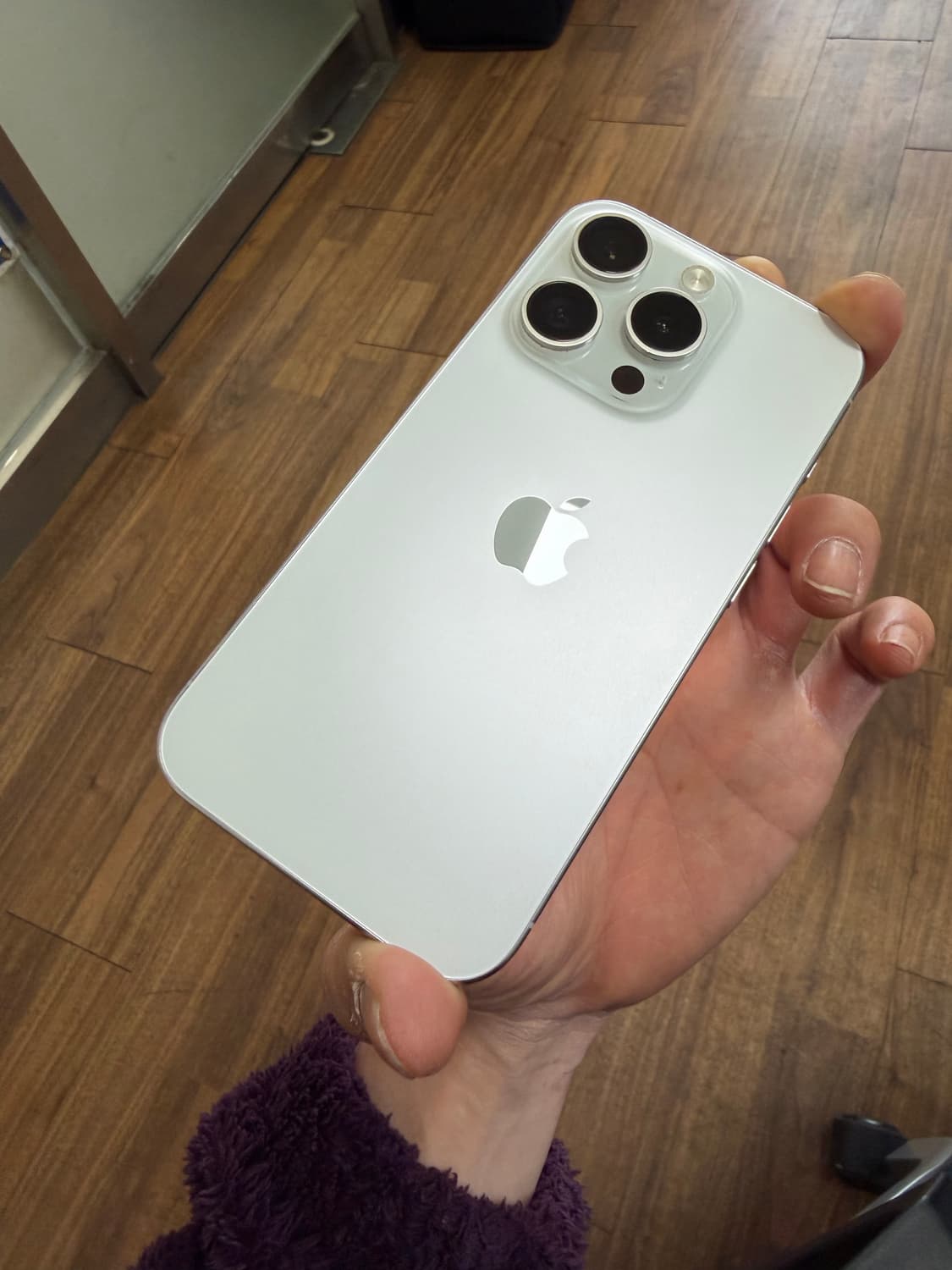 아이폰 15 pro 256기가 화이트티타늄  상품이미지1