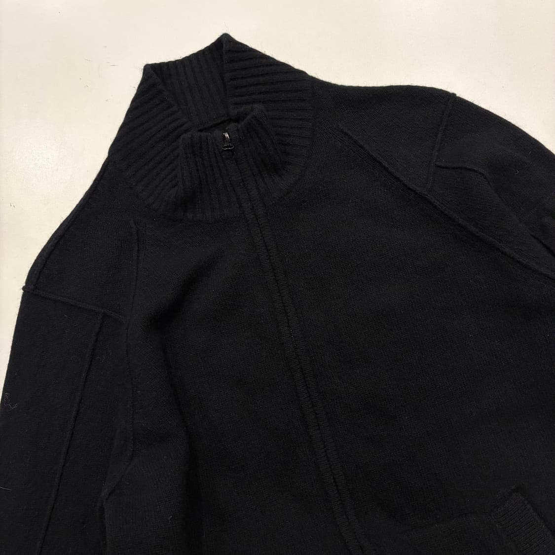 [48] C.P. 컴퍼니 울 레귤러 블랙 니트 집업 가디건 B376 상품이미지3