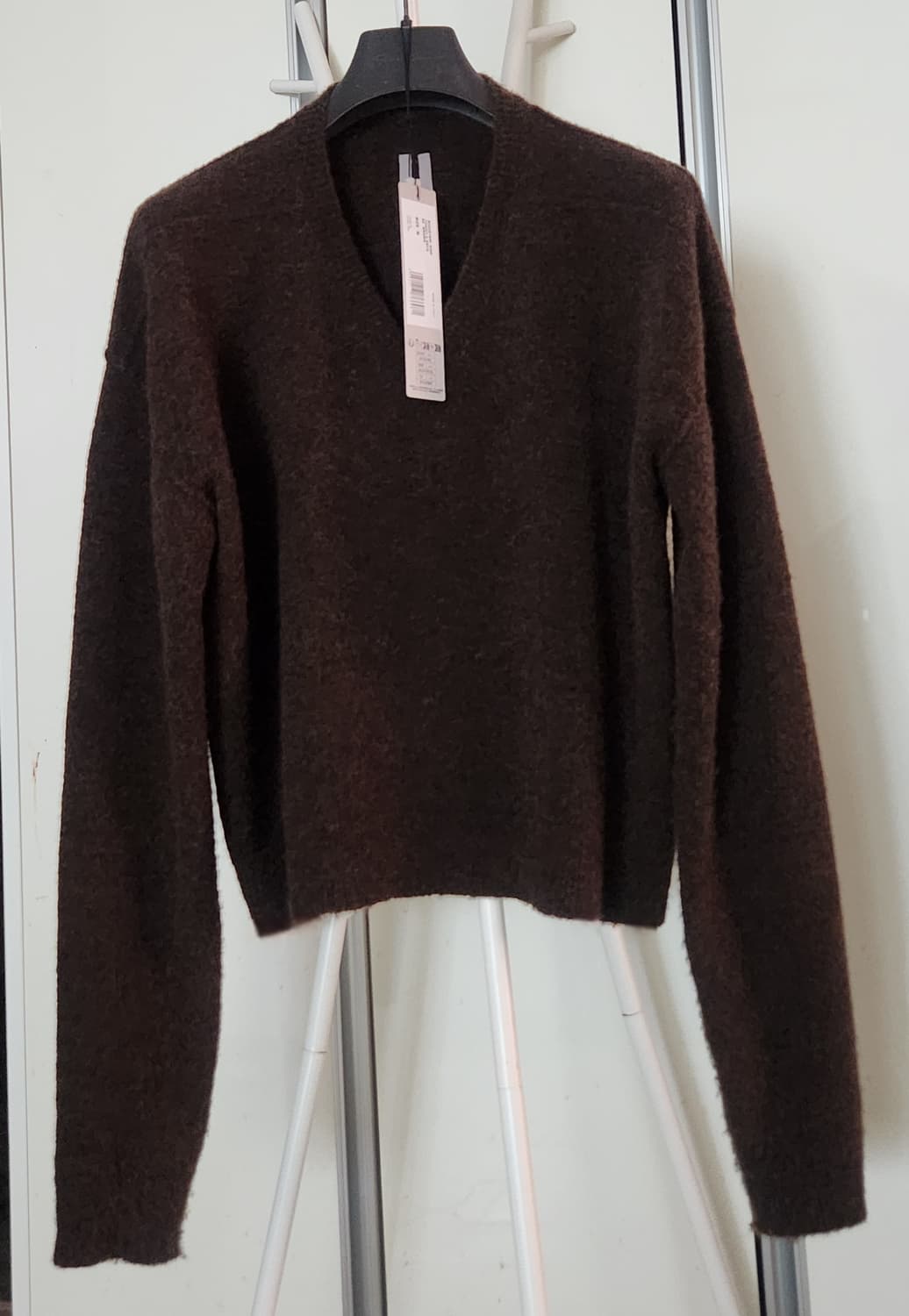 릭오웬스 FW25 토미 브이넥 알파카 스웨터 브라운 상품이미지1