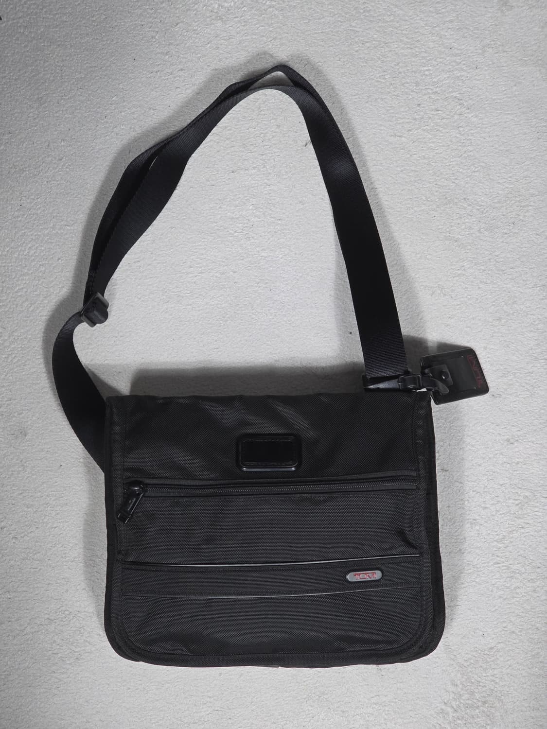 TUMI 투미 알파 스몰 플랩 크로스백 상품이미지1