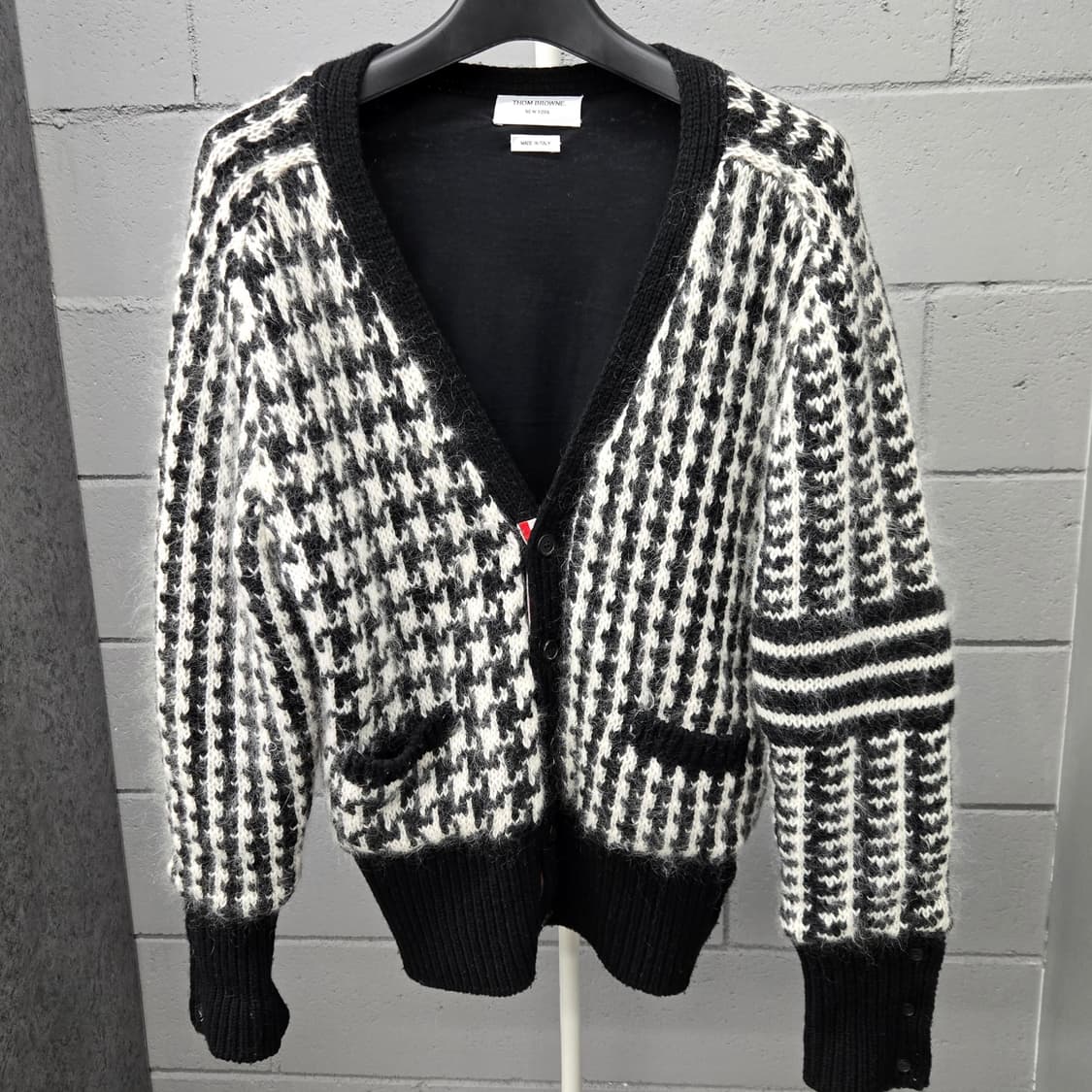 톰브라운 4BAR 하운드투스 가디건 5 상품이미지2