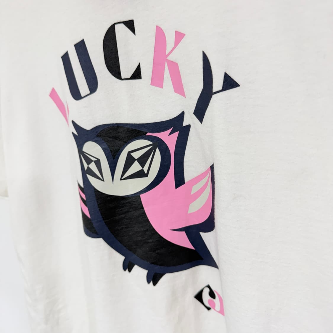 [FREE] 럭키슈에뜨 부엉이 그래픽 반팔티 상품이미지3