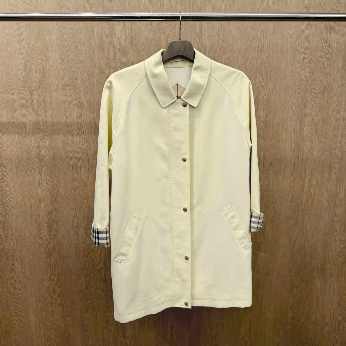 버버리 런던 싱글 맥코트 히든 지퍼 노바 체크 안감 레귤러핏 아이보리 상품이미지2