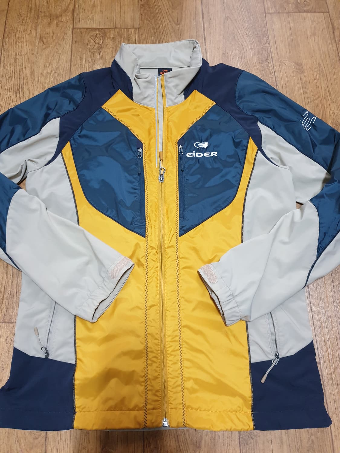 1014 아이더 아웃도어 바람막이 95 사이즈입니다 상품이미지2