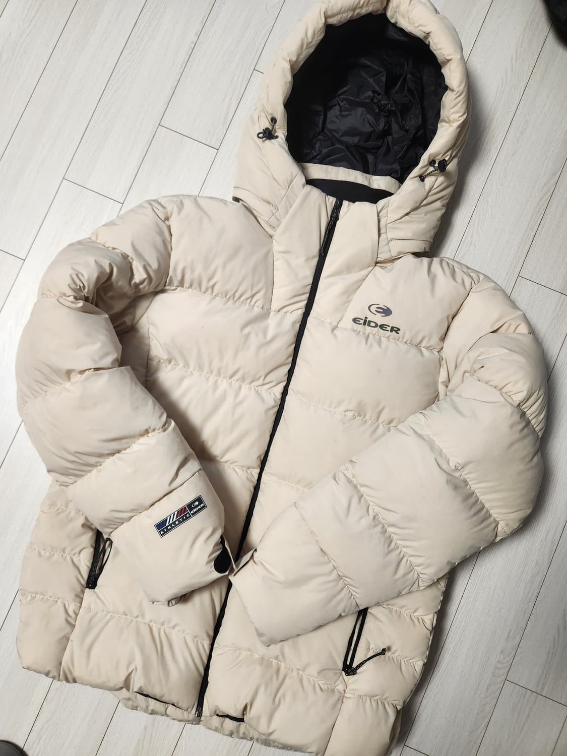 아이더 뉴 제레미 덕다운 패딩 자켓 사이즈105 xl

사진이나 실제로  상품이미지1