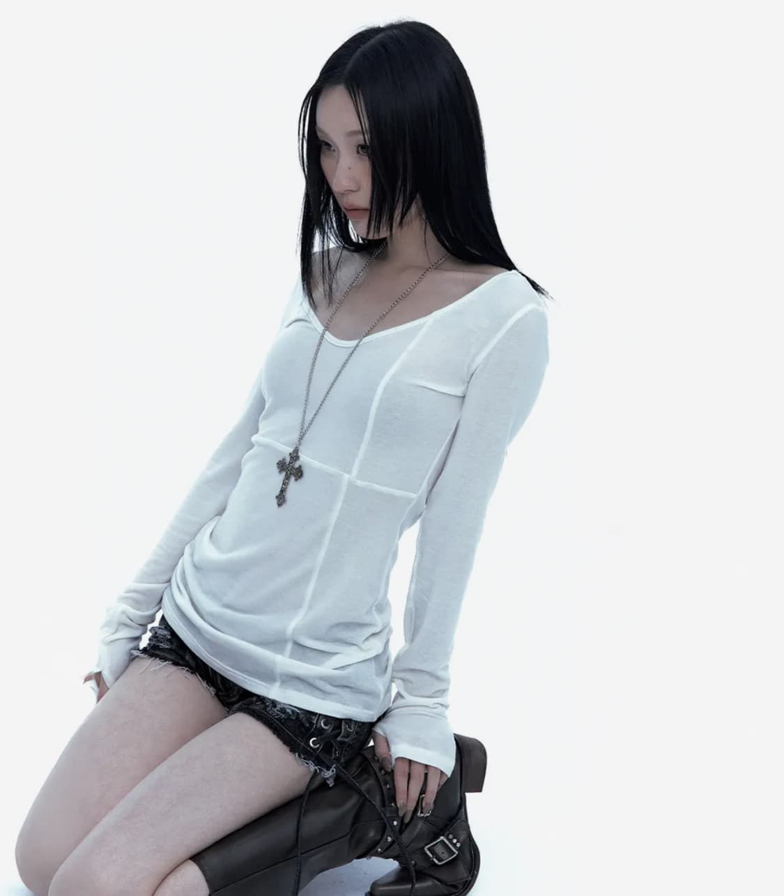 러프넥 크로스라인 슬림 탑 화이트 상품이미지1