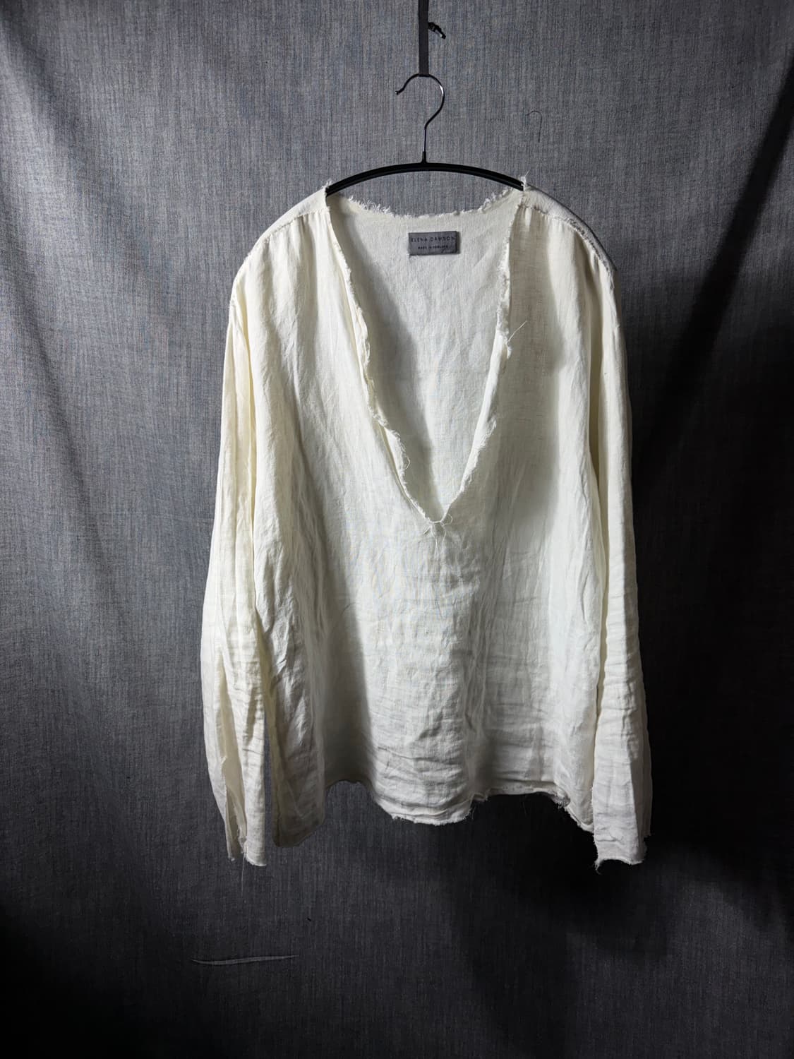 엘레나 도슨 컷오프 오픈넥 티셔츠 상품이미지1