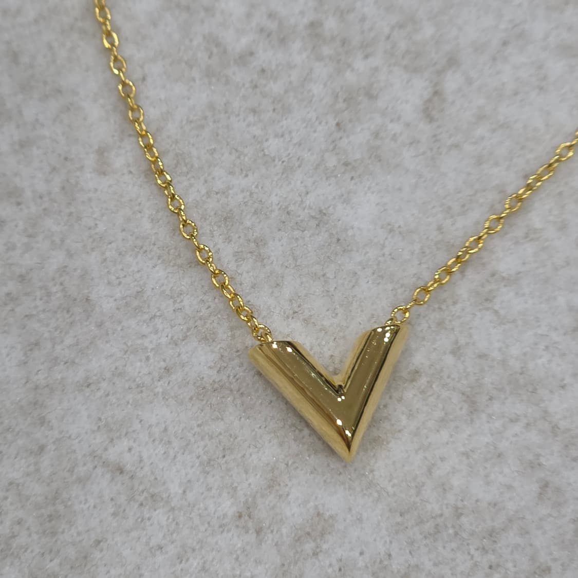 루이비통 에센셜 v 목걸이 상품이미지9