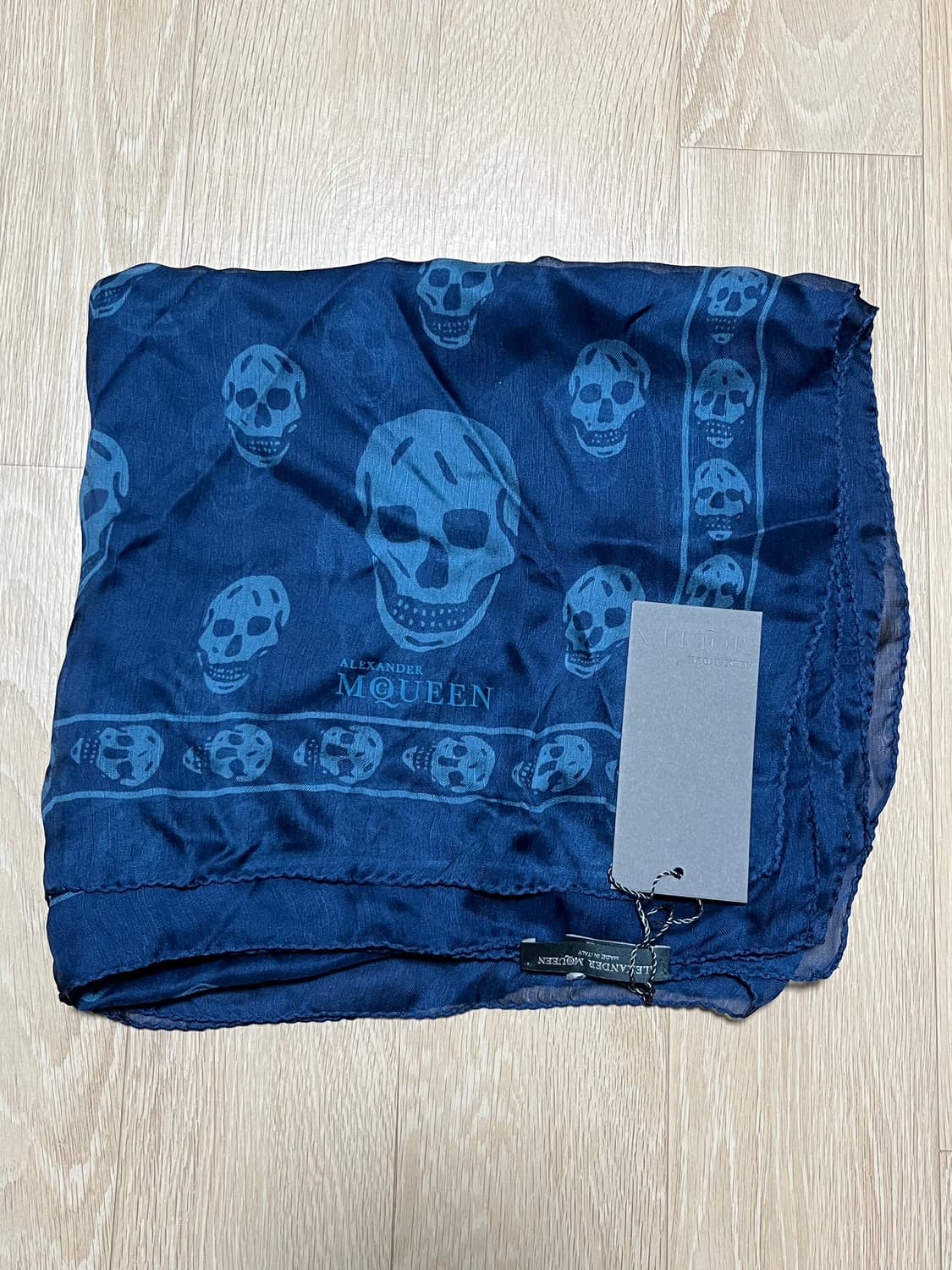 @새상품@ 알렉산더 맥퀸 스컬 실크 스카프 상품이미지1