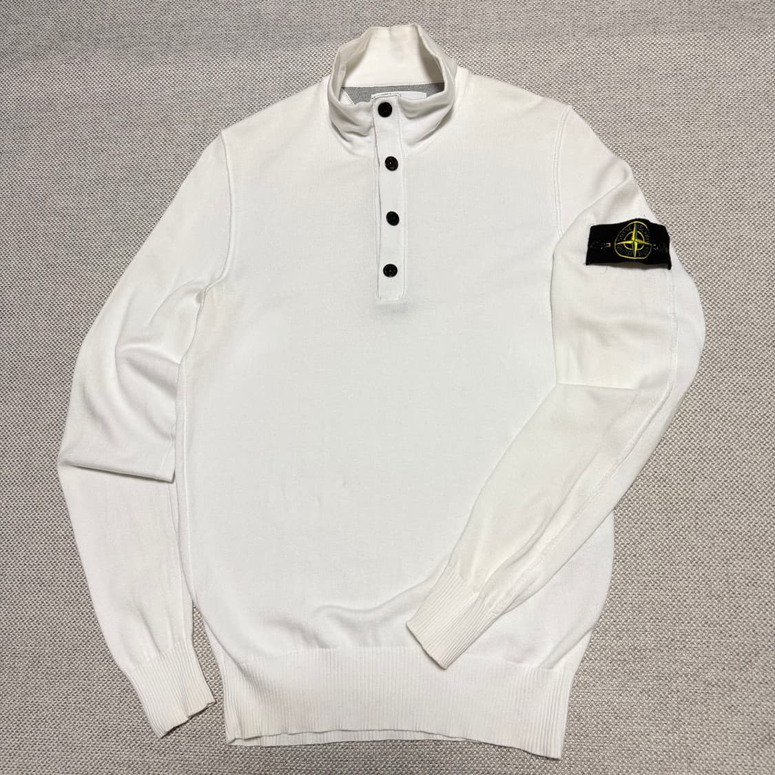 스톤아일랜드 하프버튼 집업 와펜 니트 상품이미지1