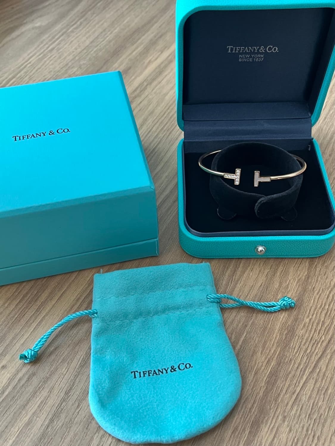 티파니앤코 (Tiffany & Co.) T 와이어 네로우 티 팔찌 상품이미지1