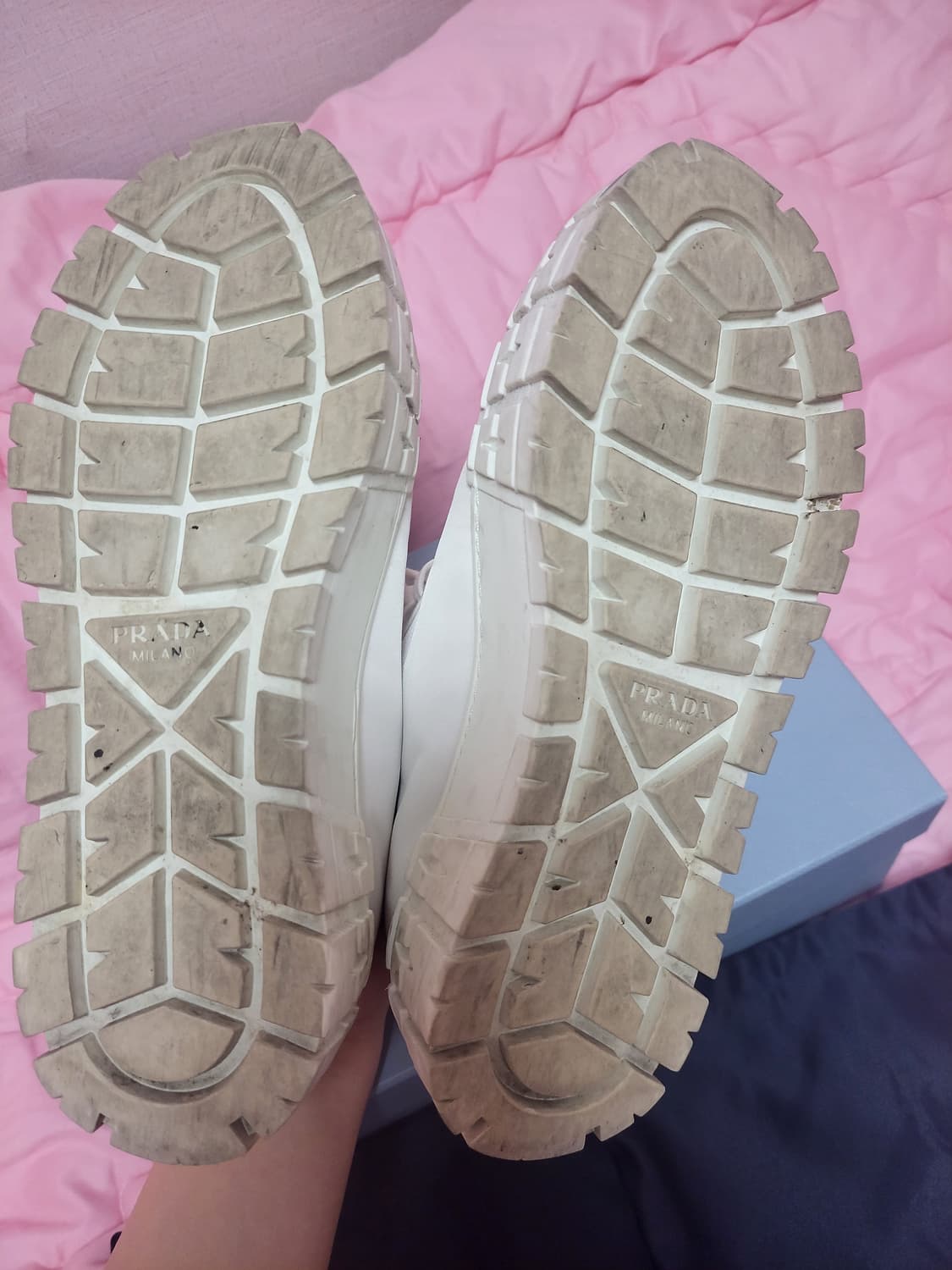 정품)급처상태좋음!프라다 삼각로고더블휠 개버딘 리나일론스니커즈키높이운동화 상품이미지10