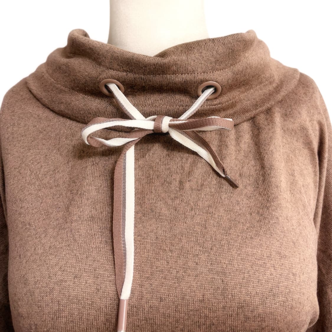 (이체시에눌) 라떼갸루 리본 세미 오프숄더 폴라 라떼맛 롱 슬리브 티 상품이미지3