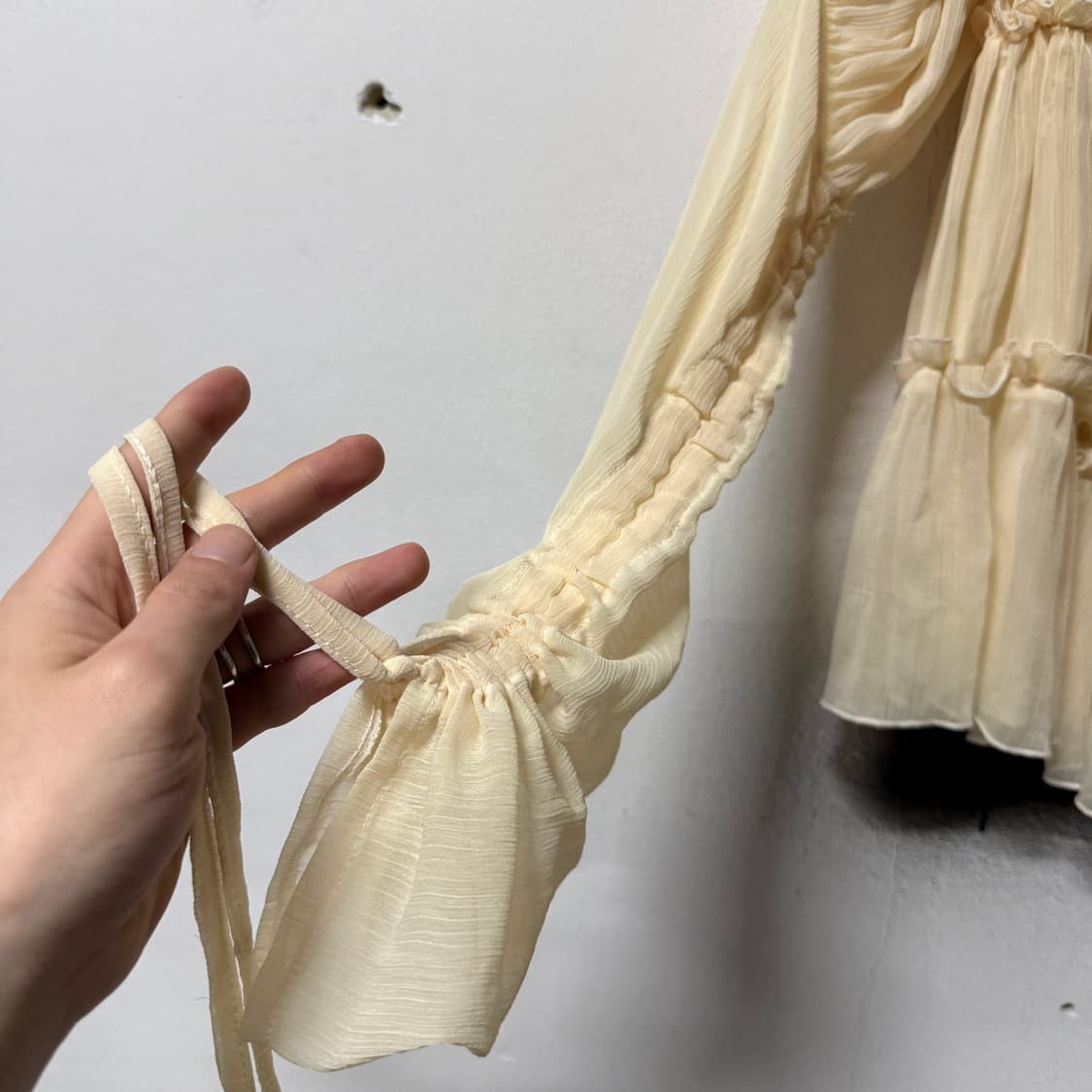 VTG 빈티지 르네상스 프릴 셔링 오프숄더 블라우스 상품이미지3
