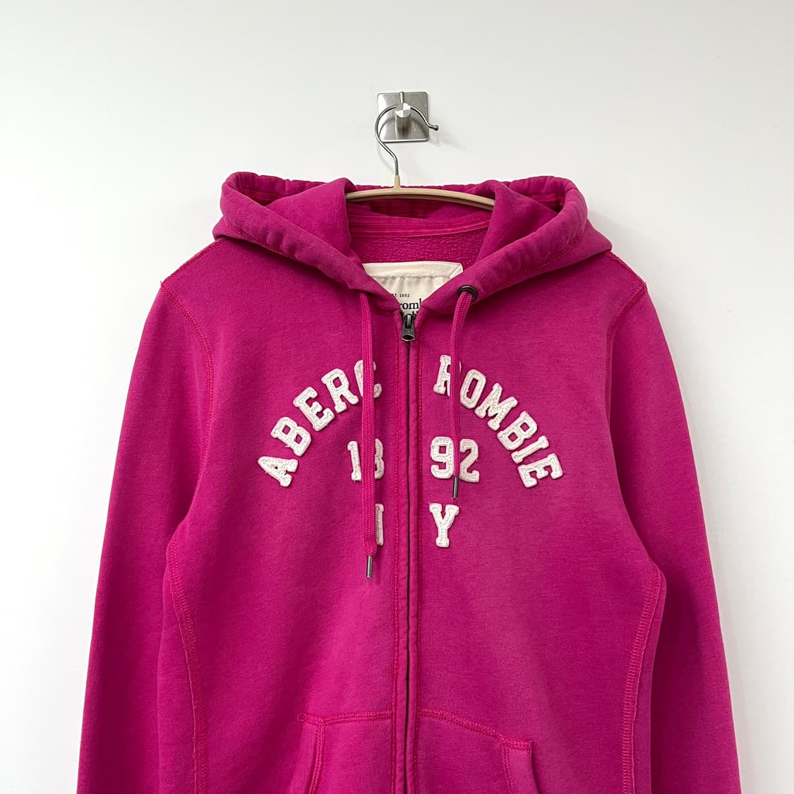 아베크롬비 슬림핏 자수로고 핑크 후드집업 상품이미지4
