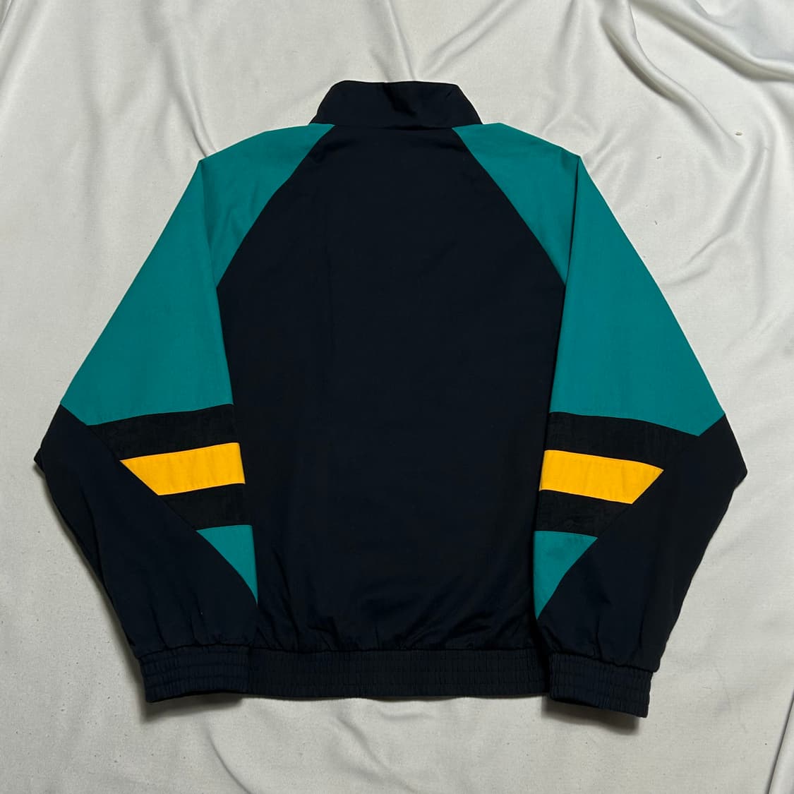 L 아디다스 바이에른 뮌헨 아노락 아이콘 탑 상품이미지3