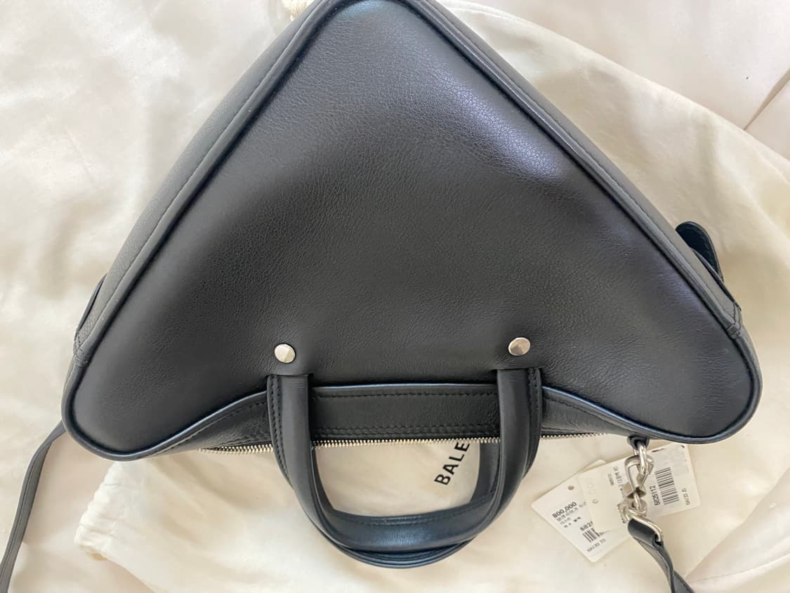 발렌시아가 트라이앵글백 xs 상품이미지2