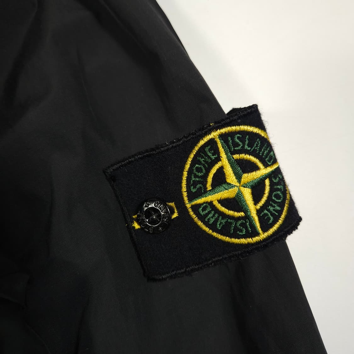 스톤아일랜드 와펜 바람막이  상품이미지3