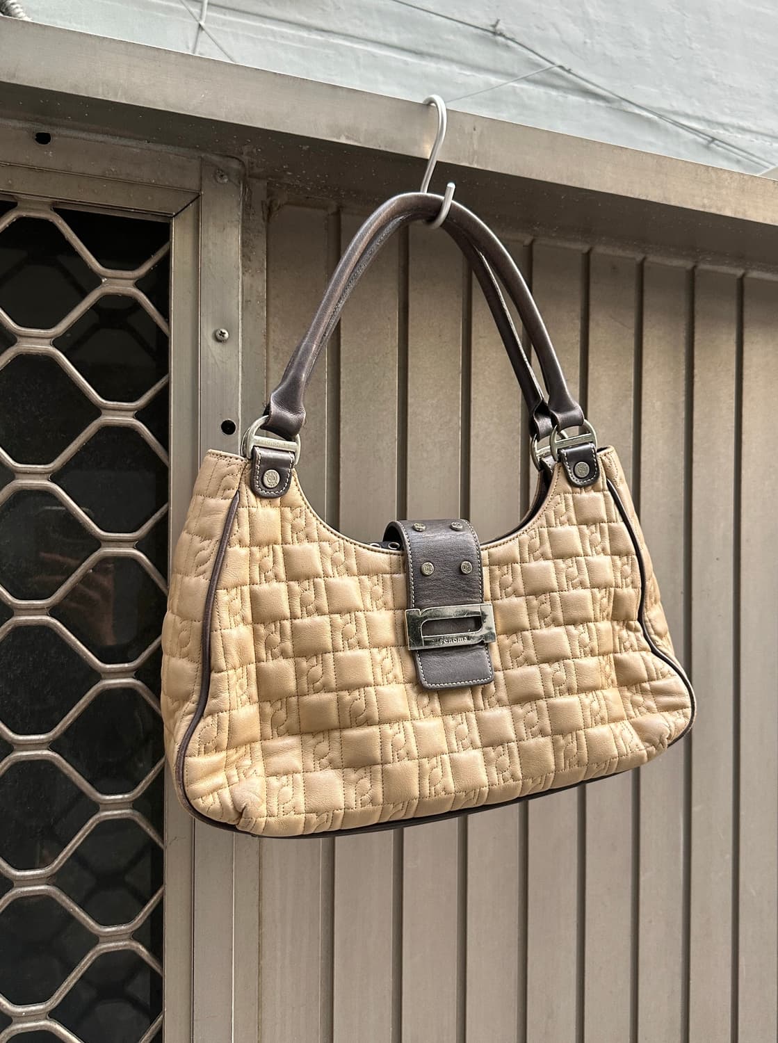 Renoma vintage embossed leather stud bag 상품이미지1