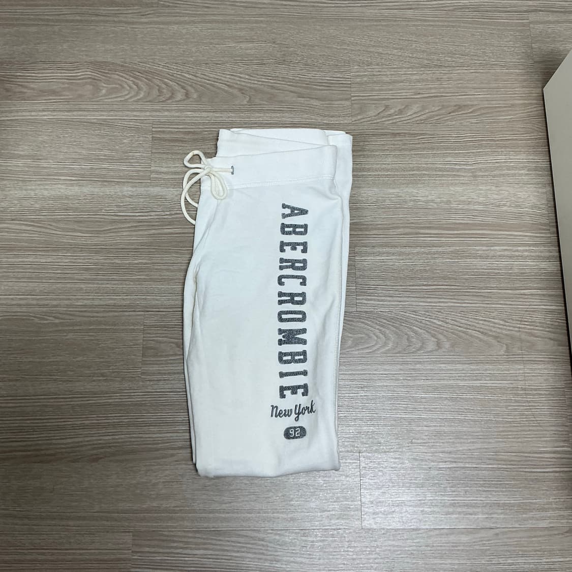 아베크롬비 화이트 트레이닝 팬츠 상품이미지2