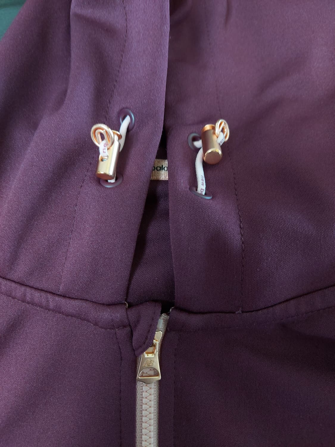 뉴발란스 여성 세미크롭 루즈핏 담보루 집업(95)L

 상품이미지5