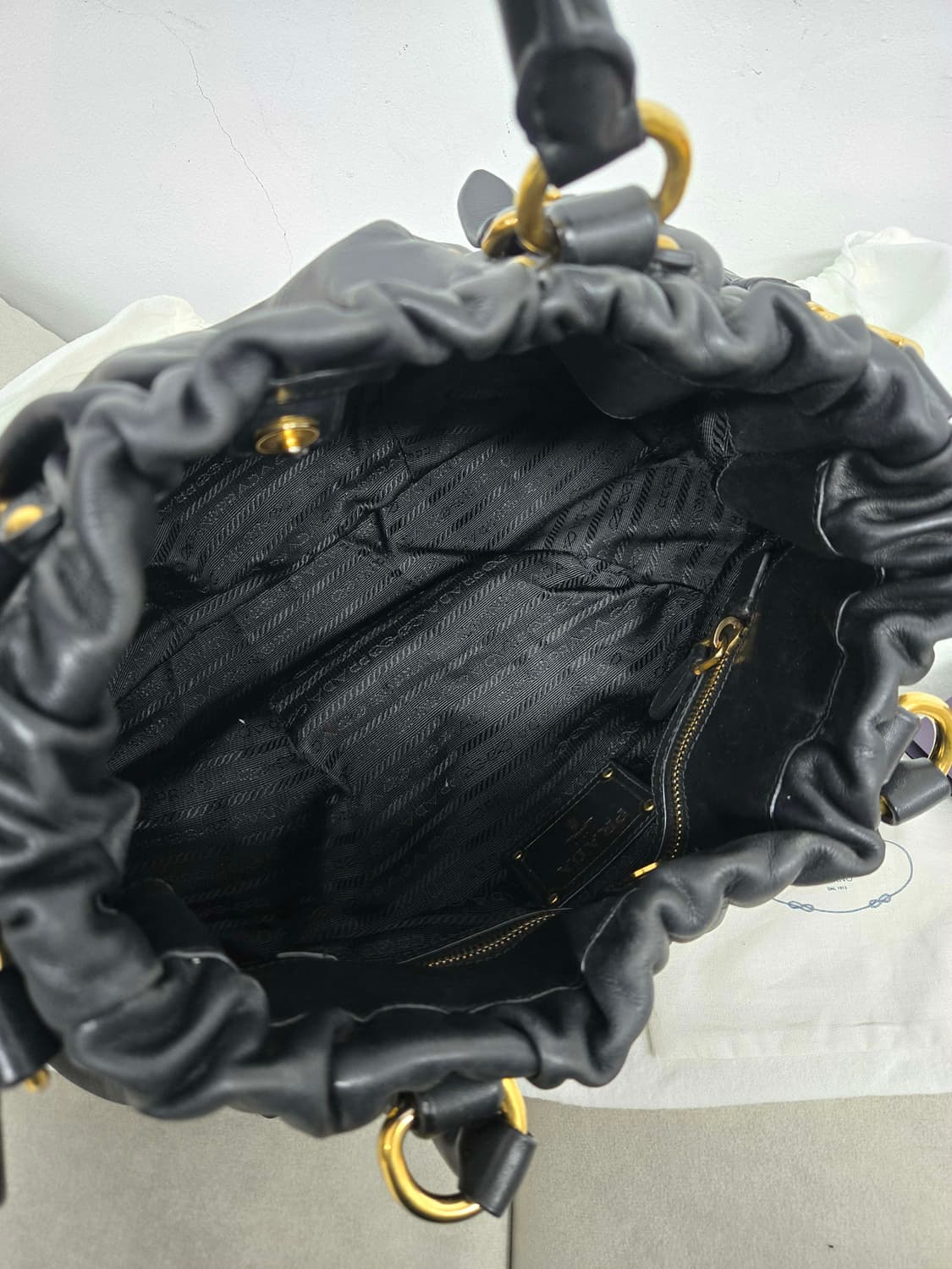 [보증서 정품]프라다 사피아노 가죽 숄더백 상품이미지1