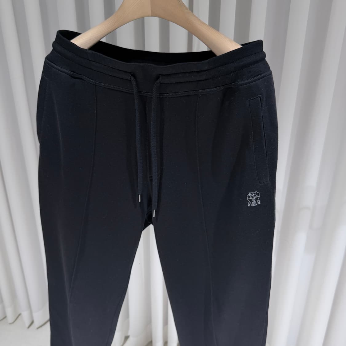 L / 브루넬로 쿠치넬리 로고 프렌치 로고 조거팬츠 상품이미지2