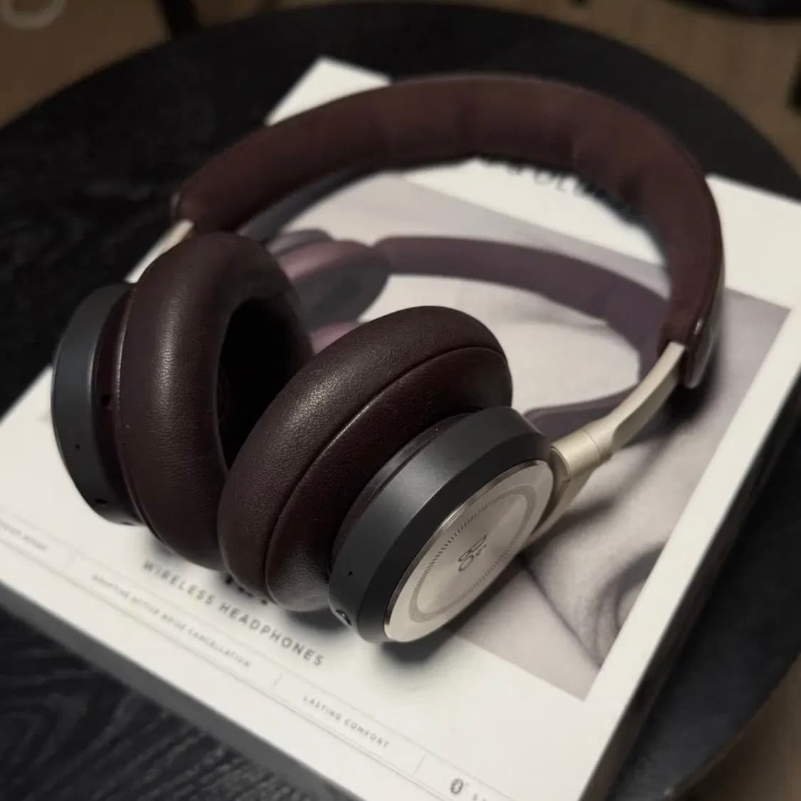 뱅앤올룹슨 HX 다크마룬 한정판 상품이미지1