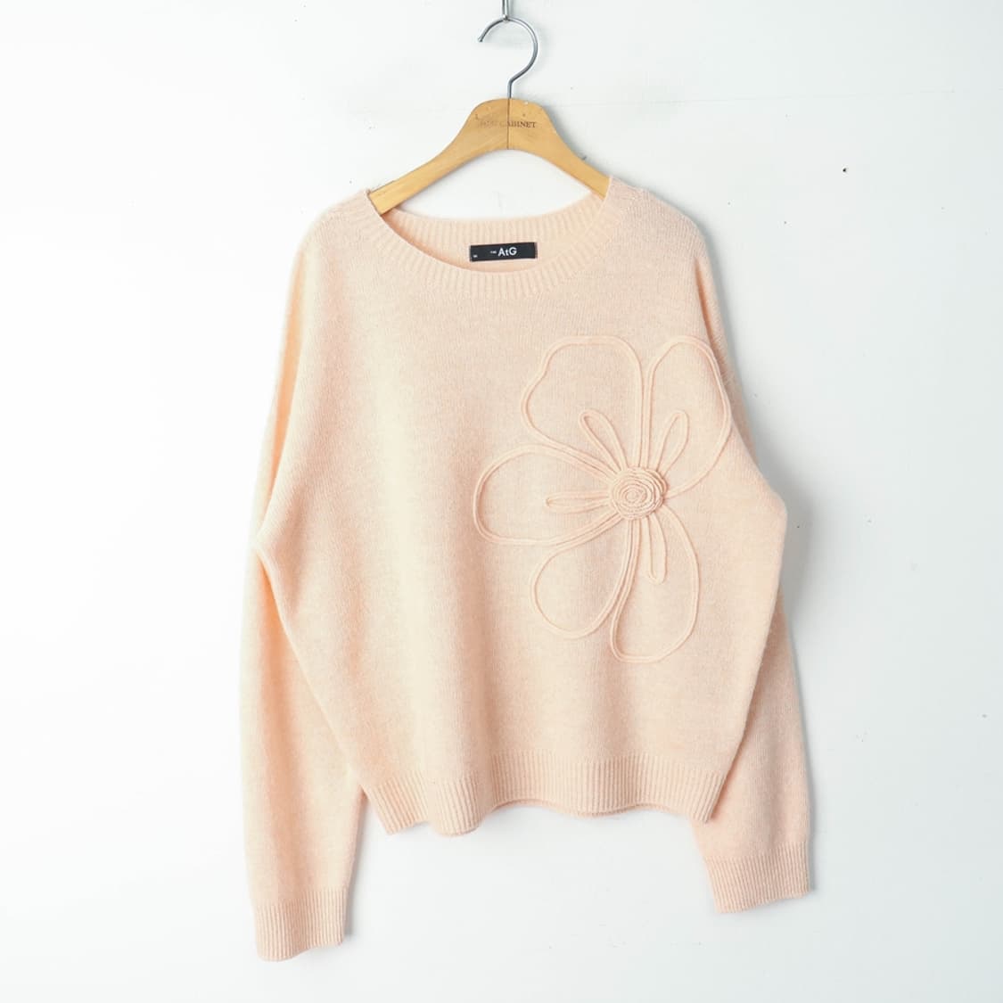 66/더엣지 울 캐시미어 플라워 포인트 니트 상품이미지1