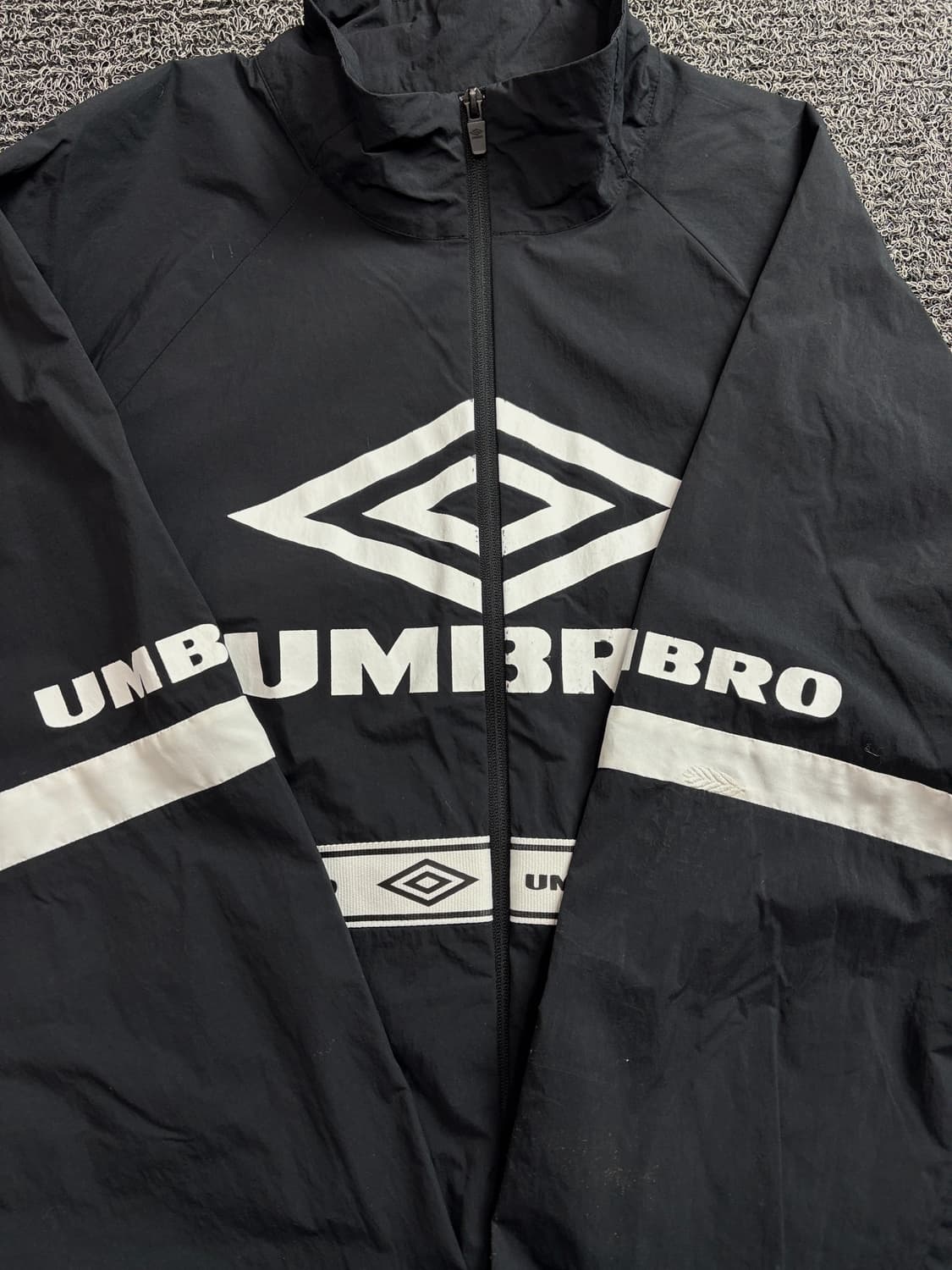 엄브로 멀티 빅로고 올드스쿨 바람막이 자켓 2324 상품이미지6